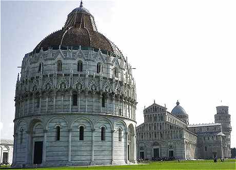 Duomo (Cathdrale de Pise) avec le Baptistre au premier plan et la Tour penche